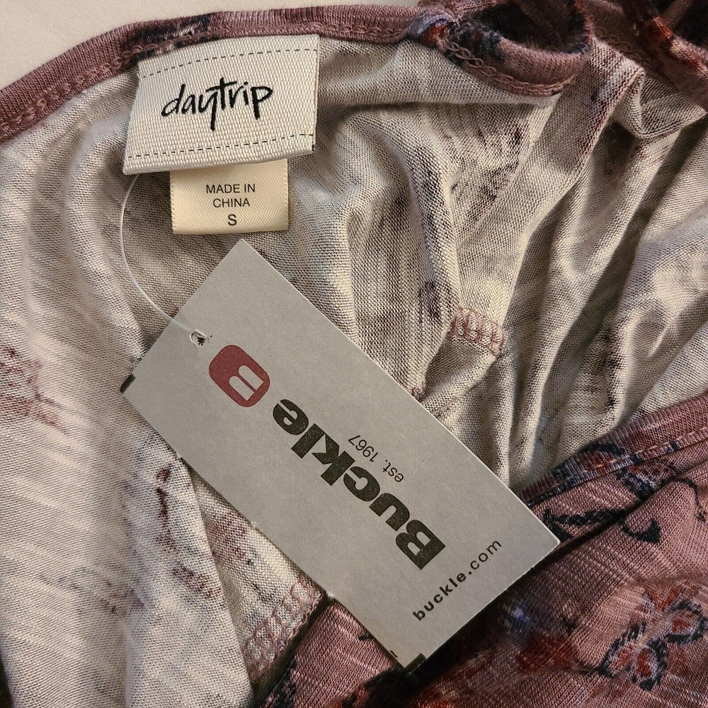 NWT Buckle Daytrip Floral Boho Top V-Neck with Tie Wrap Crochet Sleeves Size S - Picture 5 of 10
